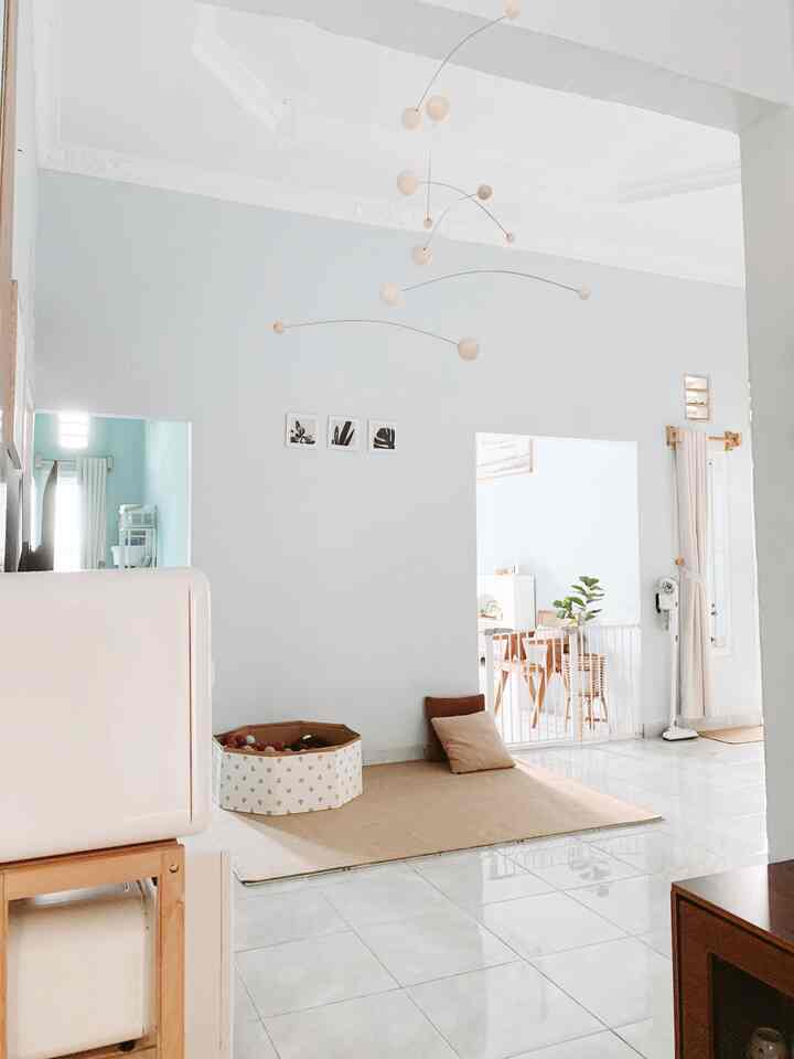 happy weekend dari ruang keluarga kami yang masih menyatu dengan tempat bermain anak😋

#babycorner
#familyroom
#rumahcluster
#rumahdeveloper
#rumahmungil
#rumahtumbuh
#livewithkids
#75sqm
#bengkulu