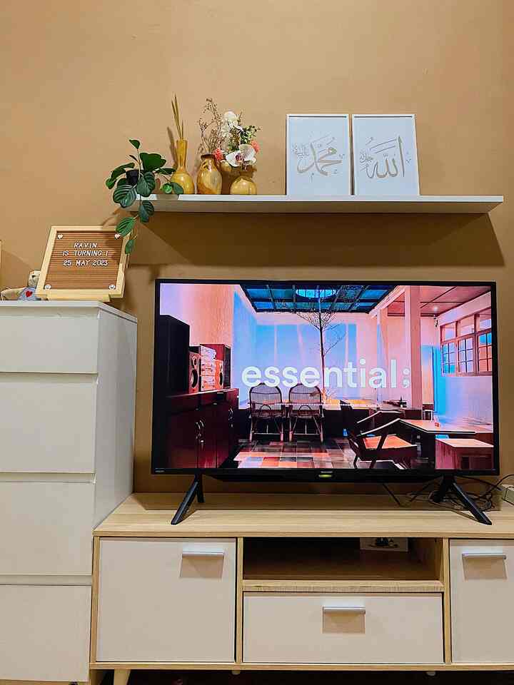 Ruang TV mungil

#idedekorasiruangtv
#ruangtvmungil
#ruangkeluarga
#homey
#homestyle
#ruangtv
#warmdecoration