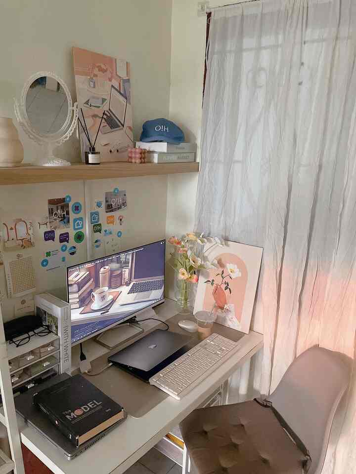 Workspace sore ini, ditemani kopi dan cahaya matahari yang malu-malu masuk ke rumah hehe.

#workspace
#ruangkerja
#ruangkerjaminimalis
#tangerang
#lowbudgetworkspace