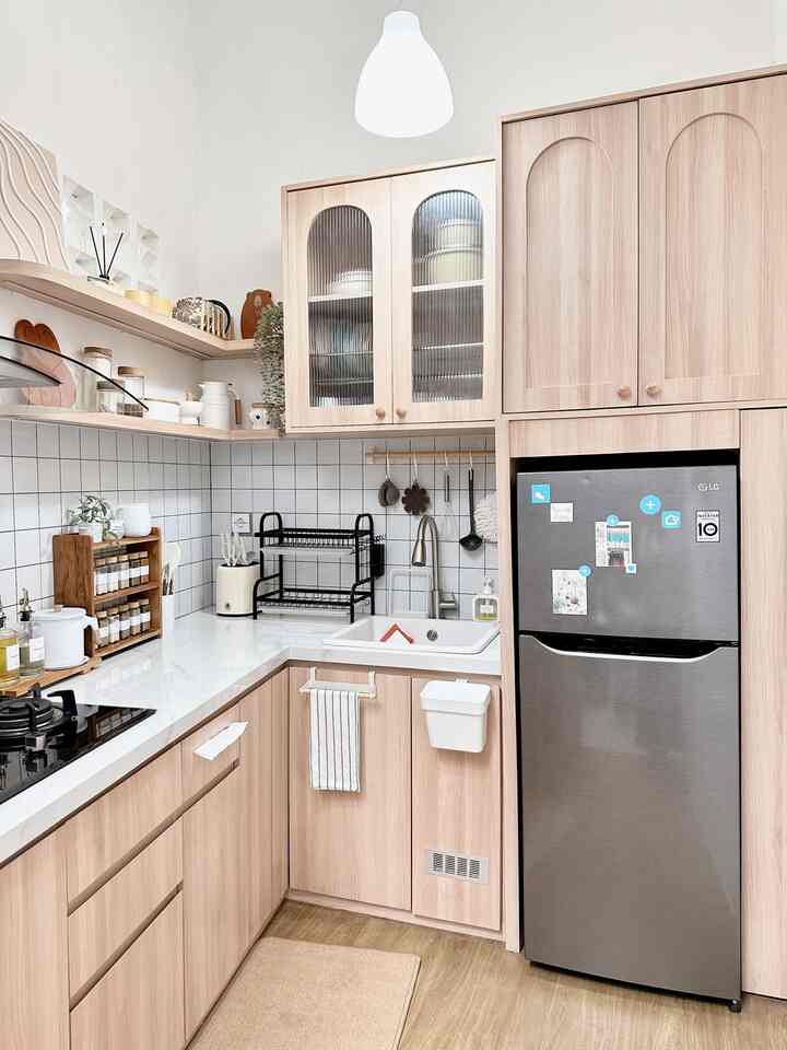 Dekorasi di pojok dapur Gioia House 🤍

#kitchenset #dapurmungil #minikitchen #dekorasidapur #tinyhouse #kitchen #inspirasidapur