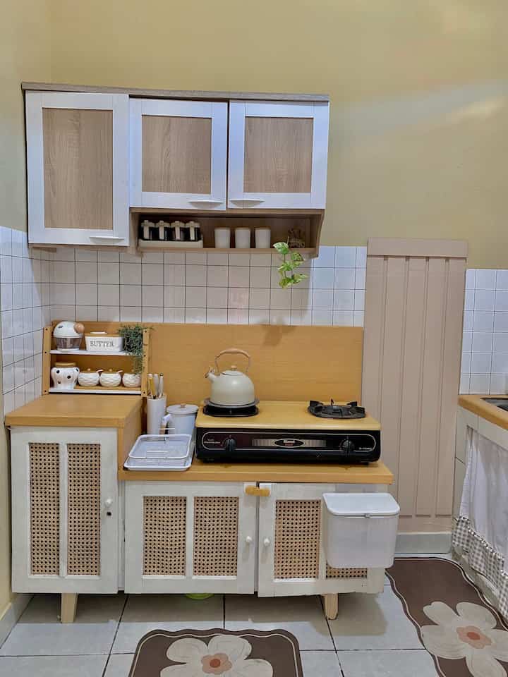 Suasana baru di dapur RumahRantau 🤍✨
Karna kesel banget kecipratan minyak terus jadi coba Make Over low budget tapi tetep nyambung sama tema dapur .. 
Dan jadilahh wallpaper vinyl dan tambahan wallbatten 🤍✨

#MakeOverDapur
#MakeOverLowBudget
#DapurOpenSpace
#DapurMunggil
#RumahRantau
#AsramaBrimob
#Pontianak