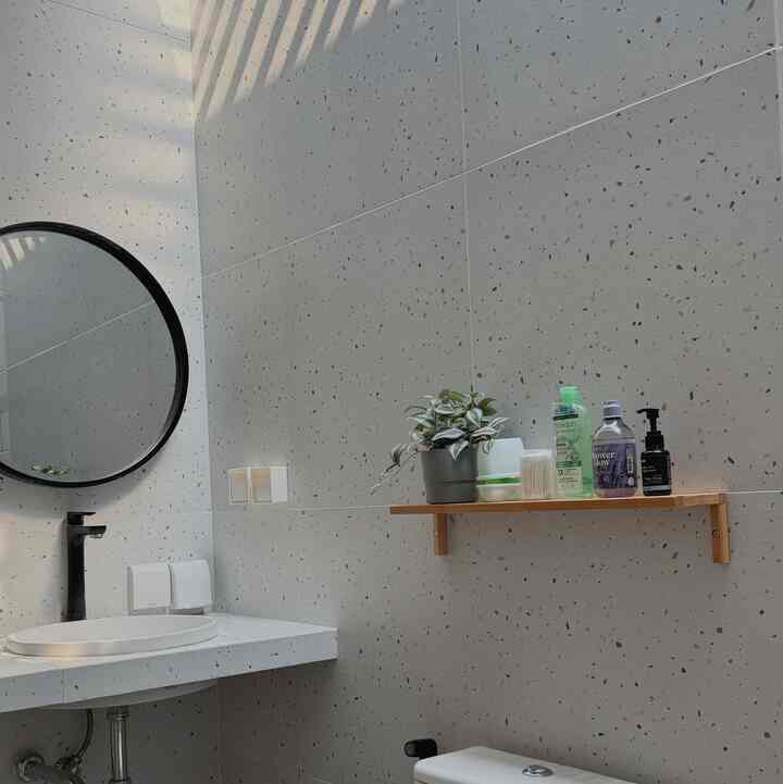 Kamar mandi di Nurama House 🏠

Detail ukuran 1.8 x 2.4 m, aku suka kamar mandi ini karna ada skylight dengan detail ukuran 0.3 x 2.4 m.
Skylight dikamar mandi bikin terang pas lagi siang hari, jadi hemat listrik. Dan bikin kamar mandi kalian ga gampang lembab juga. 

#InspirasiKamarMandi #InspirationBathroom #KamarMandiAntiLembab #KamarMandiTerang #Japandibathroom #NuramaHouse #SkylightKamarMandi