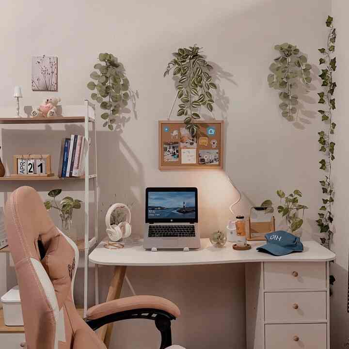 Hitung mundur 4 slide transformasi ruang kerja ✨

#ruangkerja #deskwork #minimalist #desksetup #decorlowbudget