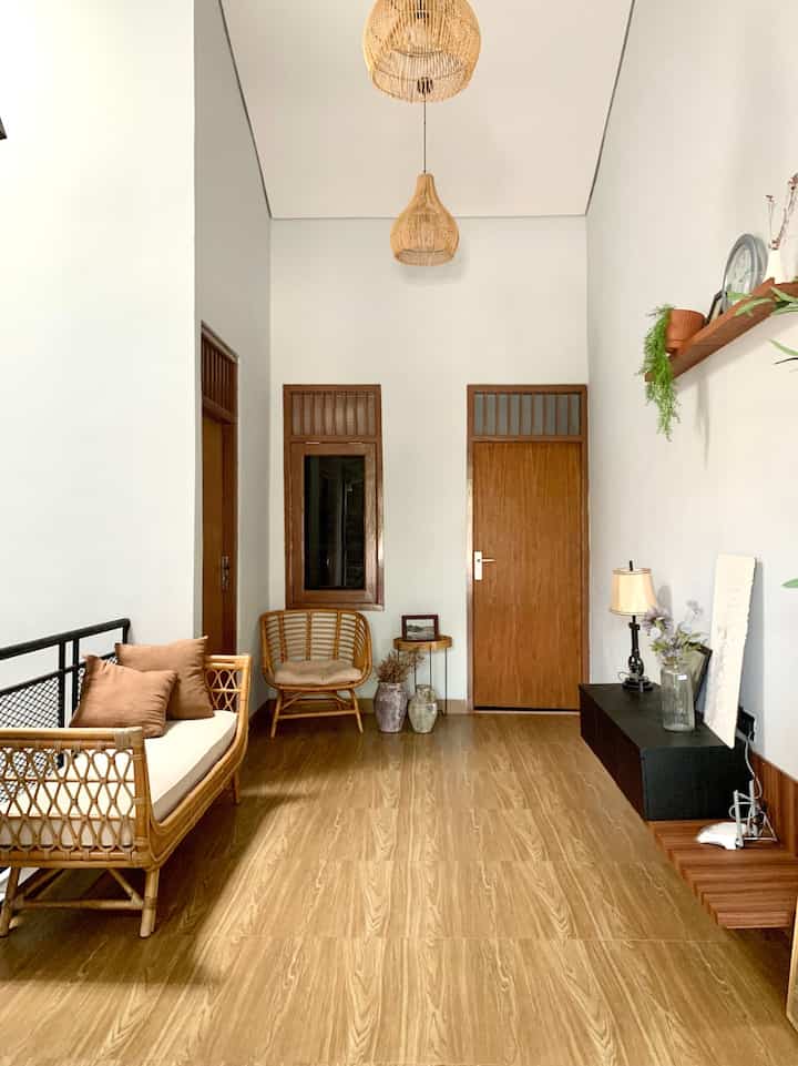 Interior di rumah kami menggunakan dekor dengan budget yang minim. Mengusung konsep minimalis
#homeinspo
#rumahkecil
#dekorrumah
#interiorrumah
#narsliving