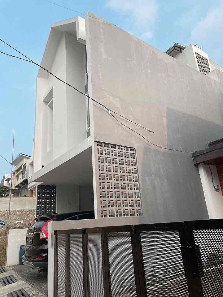 We hope our dream house can reach old age here, it's special not because it's the house but it's a "place" where it's rare to have weather this cold in Indonesia, as an equatorial country.

The location is at the foot of Mount Tangkuban Perahu, with an uphill road, far from the hustle and bustle of the city, but that's okay because this is what we were looking for :)

Born and raised in Sumatra, for dozens of years in Kalimantan, finally we (husband & I) agreed, this is our last destination.

For now, this house is really ideal even though the land area is very limited, but the space in the house has been maximally utilized.

#MyHomeStory
#MyHomeTravel
#MyHomeStory
#SplitScandiHouse
#ScandinavianStyle
#SplitLevelHouse
#RumahCluster