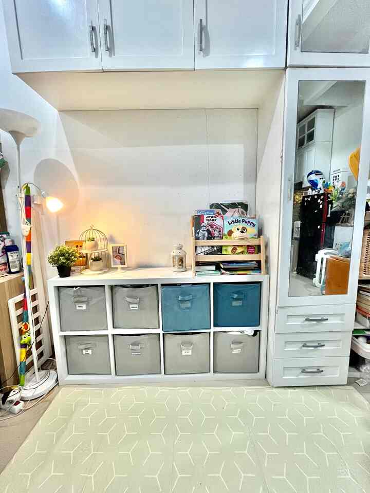 The middle room has been converted into a place for children to explore and play.
Unlike a playroom, this room has lots of drawers containing lots of toys and books that children can take out and put back in order.
Its function is to train children's independence when their parents are working in the office
#rumahcluster #ruangtengah #ruanganak #rumahjakarta #jakartatimur #kidsfriendly