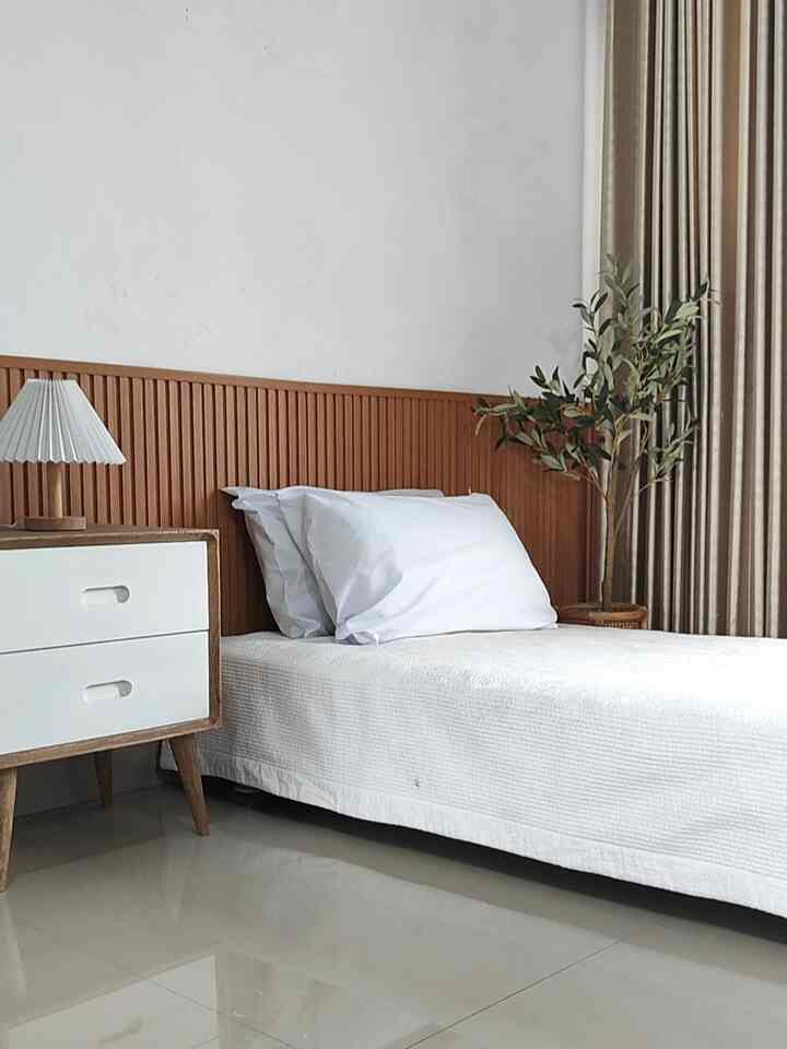 Tempat yang biasa digunakan suami untuk main game, ruangan ini menyatu dengan kamar utama, terdapat pintu besar yang terhubung langsung dengan balkon. 


#kamar
#ruangmaingame
#bedroom
#balkon
#rumahminimalis
#inspirasikamarminimalis
