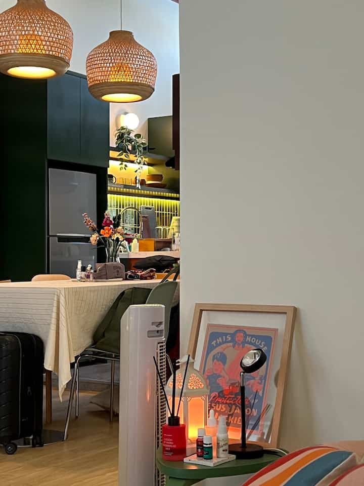 Ruangan hangat yang menghangatkan hati 😁 #LivingRoom #RoomDecorIdeas #MidCenturyModern #LivingAlone #RoomStory