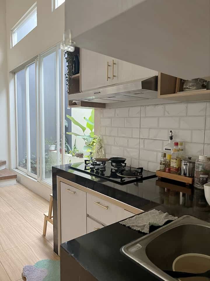 Kitchen area 

#kitchen #dapursempit #dapurkecil #dapurminimalis #rumahdeveloper #rumahkecil 