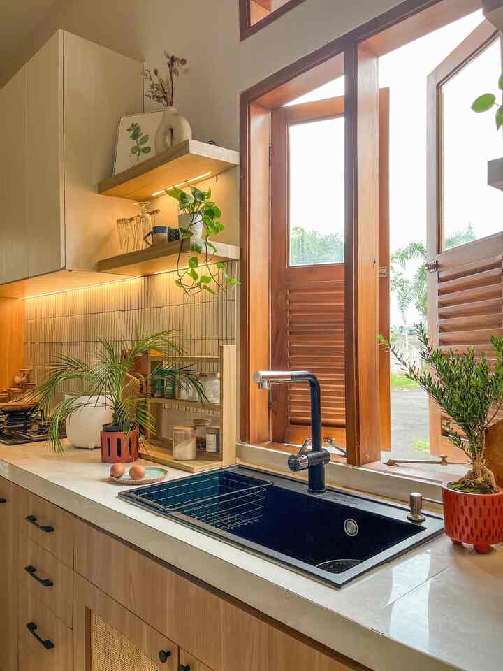 Senyamannya 🌼

Rumah itu harusnya jadi tempat paling nyaman untuk kita beristirahat dan beraktivitas apapun. Maka desainnya harus sesuai dengan apa yang kita suka. Aku suka elemen lengkung, perpaduan warna kayu & putih, tanaman sebagai hiasan rumah.

Ga harus ikut tren, ga harus bagus hanya untuk validasi. Apapun desainnya, stylenya, asalkan bikin kita happy dan nyaman, that's enough! 😍

Yuk bikin rumah nyaman versi kita, my home my style ♥️

#CeritaRumah
#MyHomeMyStyle
#HappyPlace 
#HomeDesign