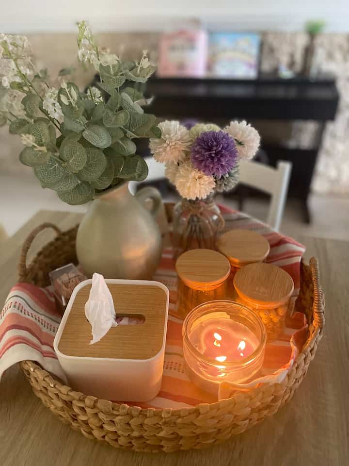 Home cafe. 
Ngopi atau ngeteh di rumah dengan suasana cafe ga kalah nyaman dengan cafe beneran. Bisa sambil pasang lilin aromaterapi, nonton, menghayal, baca buku, dan juga rebahan. 
Ditambah lagi pake koleksi mug di rumah yang lucu, pastinya jadi lebih hemat. Jadi ga harus sering jajan di cafe, di rumah juga oke kok! 

#HomeCafe
#CoffeAndTea
#MeTimeAtHome
#rumahdeveloper 
#kendari
#lowbudgetdecor


