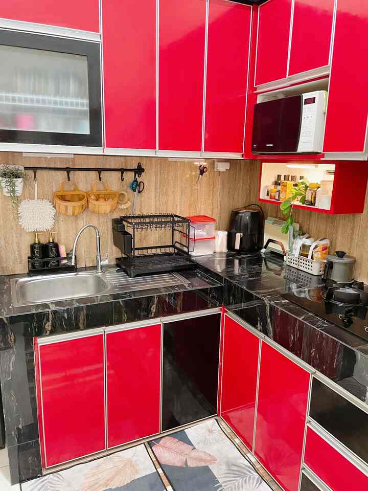 Karena rumah bertumbuh, dapurnya pun bertumbuh.
Sedikit memaksimalkan fungsi barang-barang yang ada di dapur, dengan menambahkan gantungan dapur.

#dapurminimalist #dapursederhana #dapur #homeminimalist #rumahminimalis
