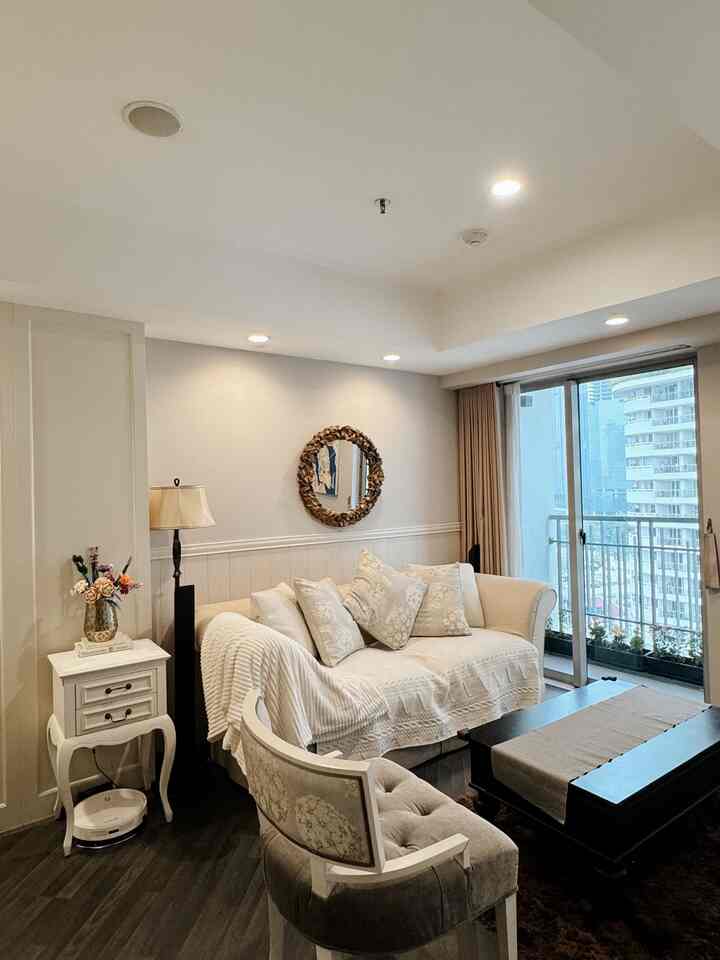 Hello from Our Living Room yang mengusung gaya American Classic. Di ruang ini kami ingin menciptakan suasana seperti holiday cabin dan berharap setia harinya terasa seperti sedang berlibur 😊 Tempat melepaskan lelah setelah seharian beraktivitas di tengah hectic nya kota Jakarta 💙
#americanclassic #homedecorinspo #homestyles #apartment #apartmentjakarta #jakarta #livewithkids #livingroom #livingroomdesign