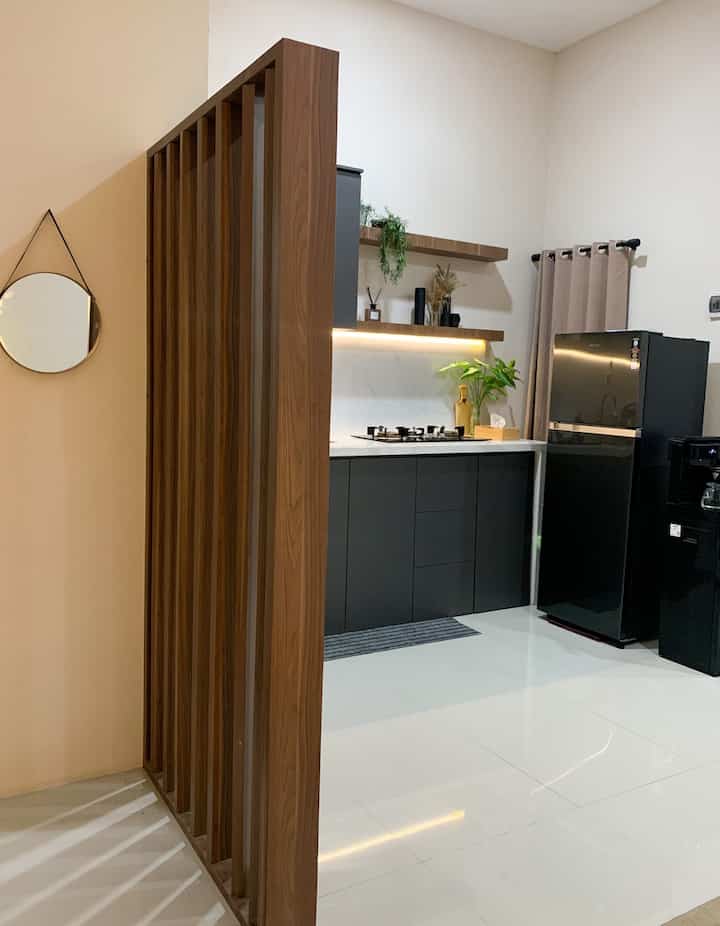 Memperkenalkan dapur kecil kami!👩‍🍳
Minimalisme menawan di setiap sudut dapur mungil ini. ✨ 
#Rumah Minimalis 
#Homedecorinspo
#Gaya Rumah
#Dapur Kecil
#dapurmodern
#dapurminimalis 
#dapurkecil 