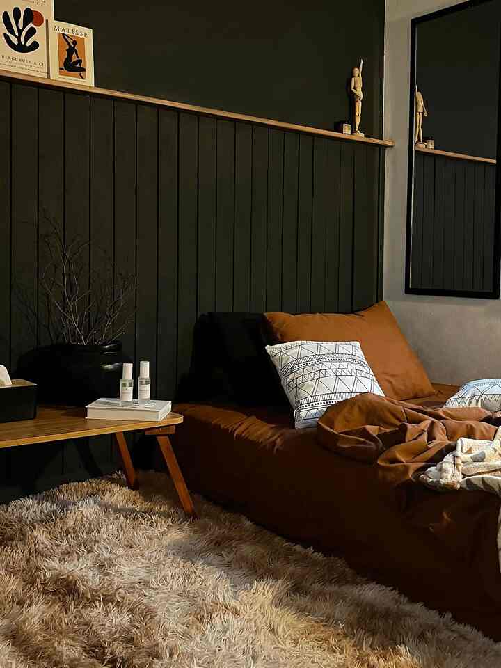 ➖ Long Weekend Mood

Kalau ditanya long weekendnya kemana?
sisi extrovertku pengen jalan-jalan, tapi males macetnya.
sisi introvertku pengennya rebahan dirumah, menikmati drakor, baca majalah atau sekedar scrolling sambil dengerin playlist favorit.

akhirnya.. dirumah aja, ditambah hari ini hujan, makin happy deh rebahannya 🤩
Happy Long Weekend tetangga O!House 🤎

#bedroommood #bedroomdecor #warmandbolddecor #bedroomstyle #smallbedroom #kamarutama #dekorasikamar #inspirasikamar #inspirasikamarmungil #dekorasikamarmungil 