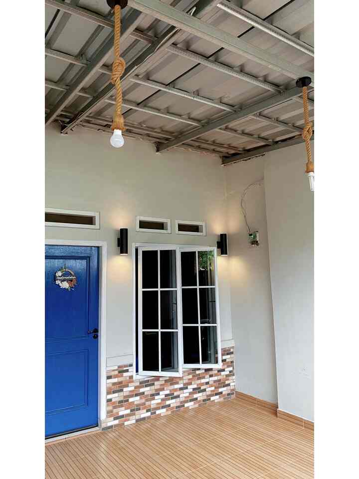 Teras rumah lesehan minim perabot di depan kamar dibuat agar anak lebih leluasa bermain, dengan model carport depan pintu yang di desain lebih luas kedepan kamar, agar tidak sempit ketika mobil dan motor masuk dan masih ada space untuk jalan kaki..

Atapnya kami buat lebih tinggi untuk menambah kesan luas.


___________
#carportrumah
#rumahsubsidi
#garasimobilmotor
#terasrumahsubsidi
#terasrumahminimalis
#homedecor
#lesehan