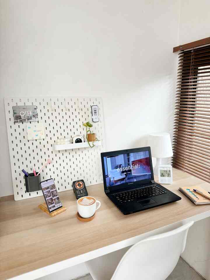 Work Space 💻

Memanfaatkan area samping gudang yang tidak terpakai, finally kita bikin area untuk kerja walaupun ukurannya mungil tapi masih ada cahaya dan sirkulasi udara dari jendela.



#ruangkerjaminimalis
#workspaceminimalist
#inspirasiruangkerja
#decorworkspace
#stylingruangkerja