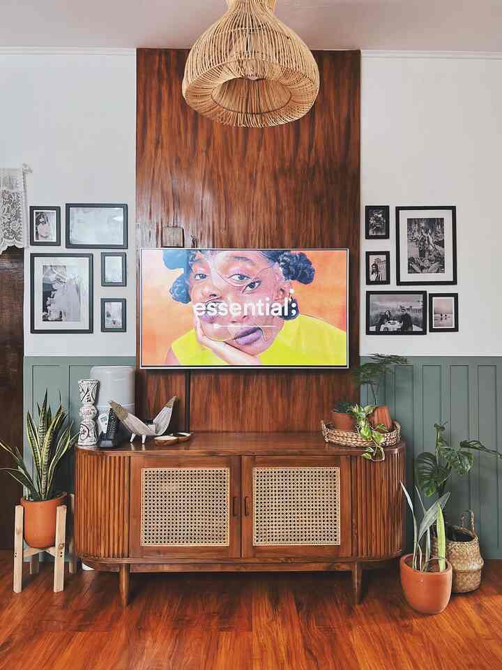 Halo tetangga Kimkim 👋🏻

Saya memilih style tropis karena saya menyukai tanaman. Rumah ini terinspirasi dari pinterest & villa di Bali
Hampir semua ruangan bertema tropis, dengan menempatkan tanaman hidup sebagai dekorasi & unsur kayu untuk furniture

#tropis
#homedecorinspo
#homestyles
#rumahtropis