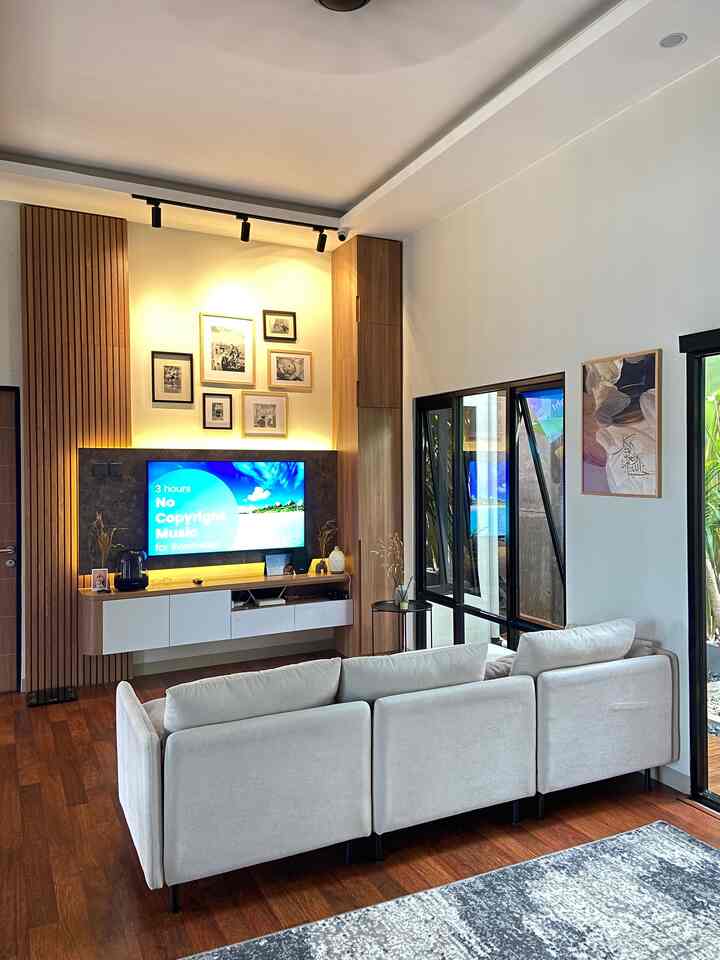 Salam kenal semuanya,salam dari kami 7oUrhouse.
Rumah bertema Japandi Tropical kami sengaja kami buat luas tanpa sekat agar bisa menjadi tempat santai ketika weekend dan berkumpul bagi keluarga yang lain.
Semoga bisa menginspirasi.
#japandi #tropical #homedecorinspo #homestyles #banjarbaru #rumahdeveloper 