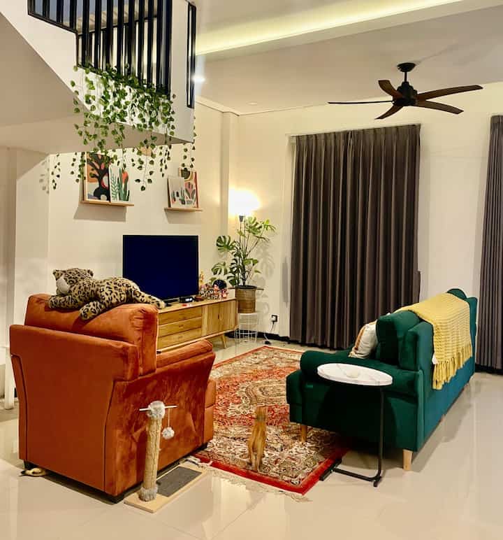 Actually, I'm confused when deciding on the theme of @diemdibumi's house, saying #scandinavian is possible, #bohemian is also possible. Basically, I like vibrant colors and natural wood colors. So, I mix and match everything I like without going out of line hahaha😚 the important thing is, our residence can make us comfortable. #homedecorinspo #homestyle