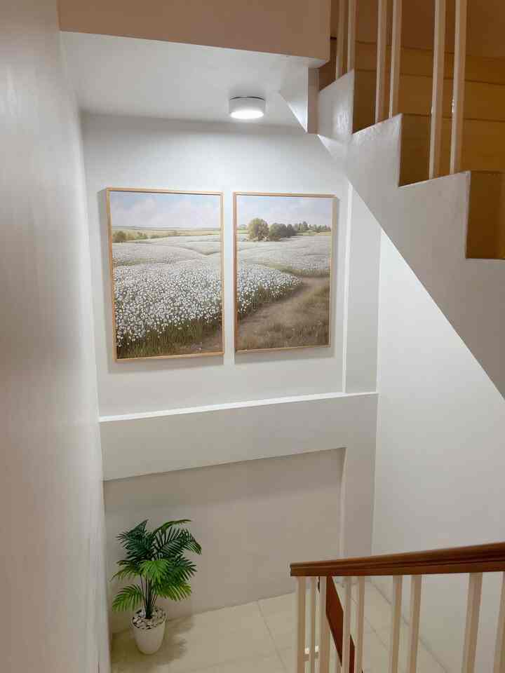 Sudut bordes tangga rumah✨

#Inspirasibordestangga
#RumahMinimalis
#TinyHome
#MinimalisModern
#50m
#WallDecor