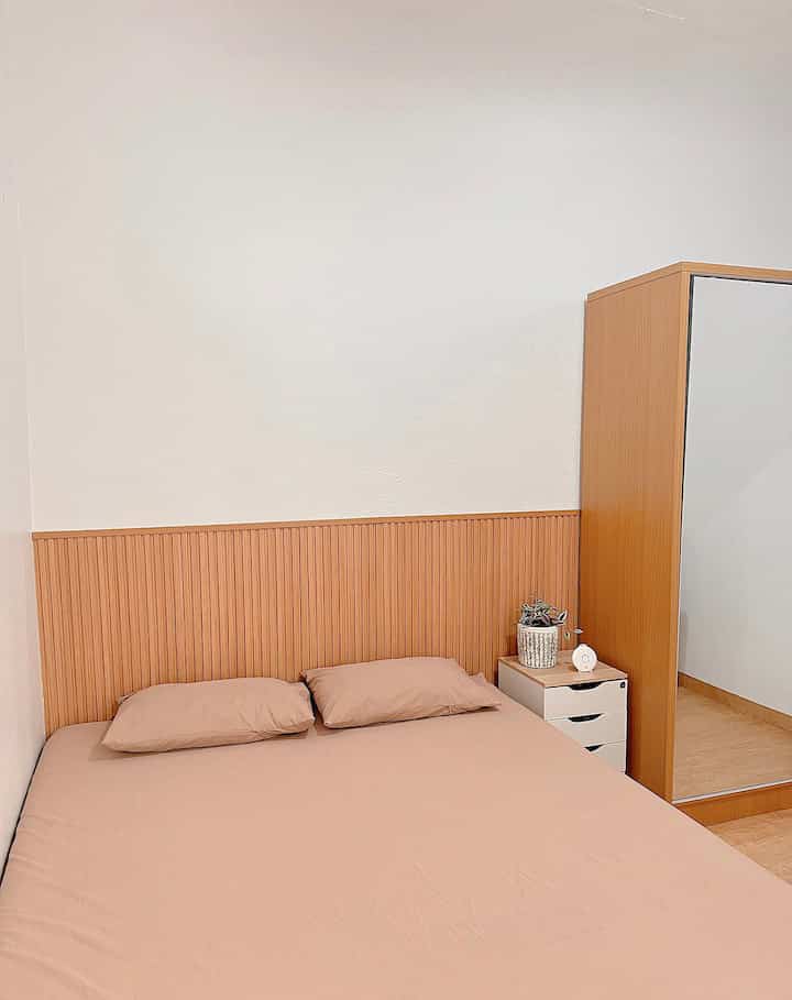 Master Bedroom ruma.hacc yang polosan, tim anti bed cover dan guling sini merapat 🙌🏻🤣


#inspirasikamarmungil #bedroominspo #bedroominterior #rumahmungil #inspirasirumahkecil #rumahcluster #rumahjapandi