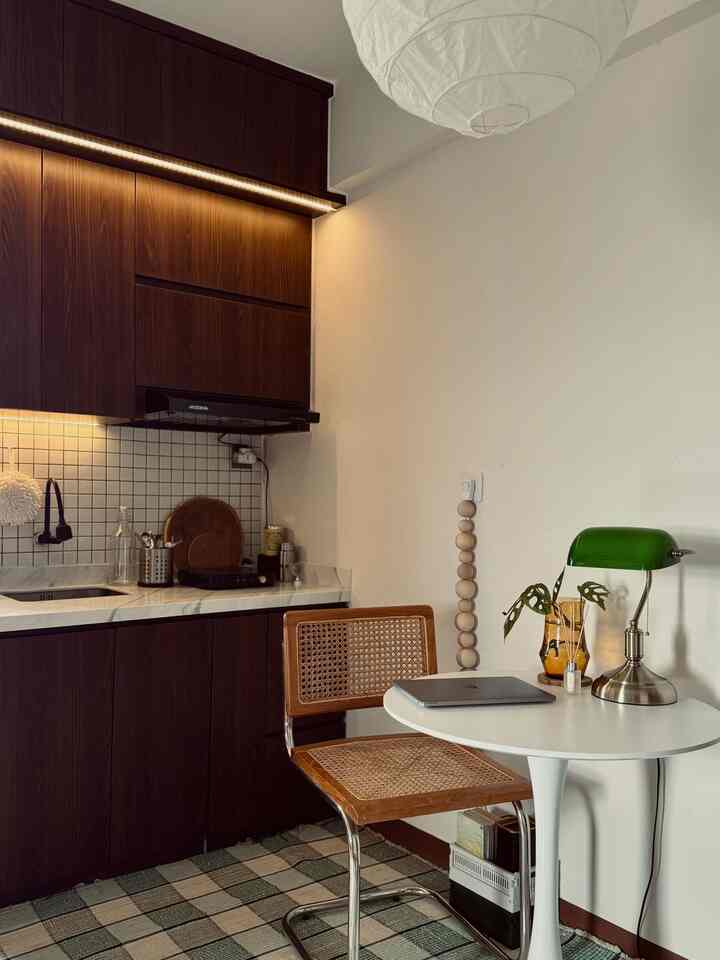 This apartment is still growing and in the process of finding the right style. So far I'm interested in interiors related to midcentury or retro... I hope this concept can be realized 🌻
#midcenturymodern
#homedecorinspo
#homestyles
#Tuesdayrapt
#smallspaces