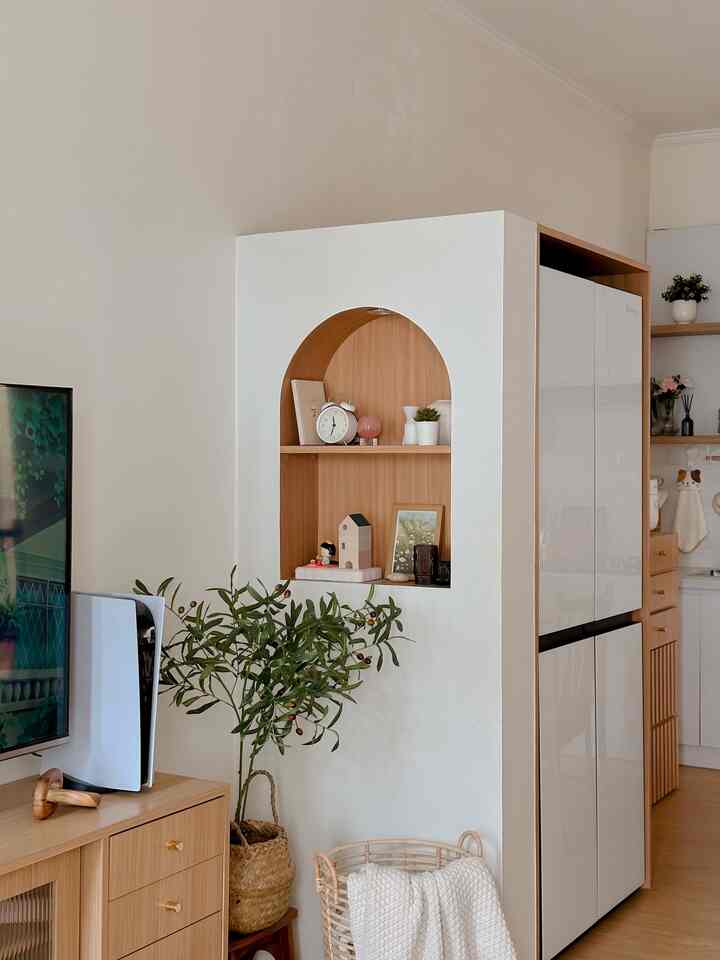 Karena #longweekend ini cuma di rumah aja, alhasil beberes rumah adalah jalan ninjaku. Ngga papa ngga jalan-jalan, asal koneksi internet lancar 🤣✨

Happy weekend! 🤎


#kitchen #kitcheninspiration #dapur #dapurkecil #refrigeratorcabinet #kitchencabinet #homeinspo #homedecor #homedecoration  #homeinspiration #homesweethome #homeideas