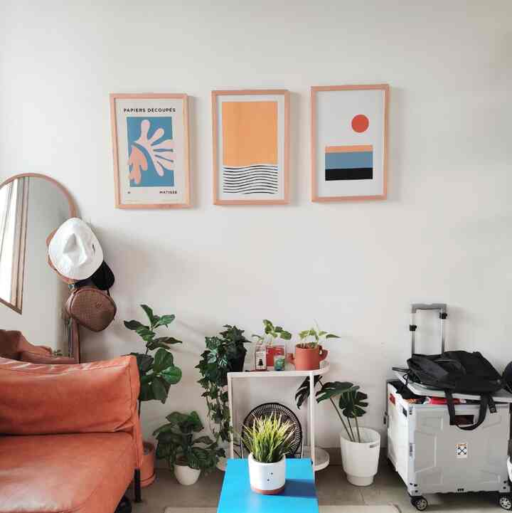 Padu padan warna warni yang pas serta suasana rumah yang terang karena banyaknya masuk matahari membuat tinyhomecafe menjadi menyenangkan, sengaja dibuat ada vibes “fun” didalamnya. supaya selalu betah dirumah.
#colorful #homedecorinspo #homestyles