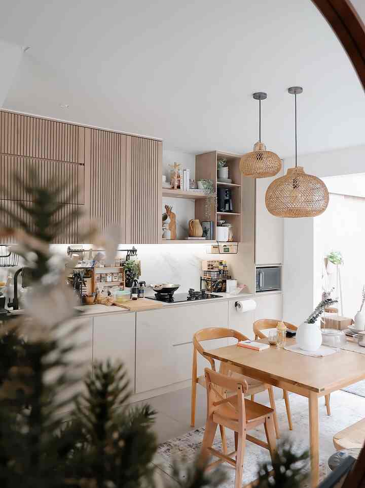 kitchen itu jantungnya rumah, ukuran panjang 3.5m dan aku mix warna HPL kayu dan polos, dan back splash motif marmer.

#MyDreamKitchen #ideDekorDapur #DapurEstetik #Aica #Kitchenset