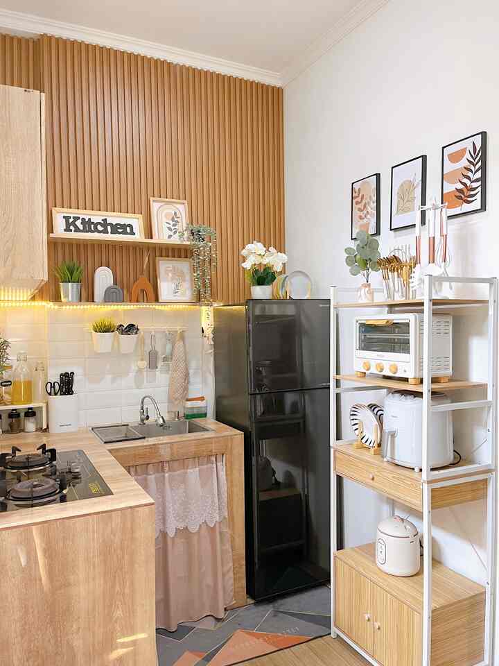 Dream kitchen ✨

Dapur ini sangat mungil hanya berukuran 2 m x 1,5 m dan dapur ini masih terus tumbuh untuk mejadi dapur impian kami. Dapur ini belum memiliki kitchen set masih memakai gorden kolong tapi kami dekor dengan modal yang sangat low budget agar terlihat nyaman dan enak di pakai saat memasak. 

Semoga dapur tumbuh ini bisa terus bertumbuh dan menjadi “dream kitchen” kami 🤗

#MyDreamKitchen
#IdeDekorDapur
#DapurEstetik
#DapurMungil
#DekorDapur
#DapurLowBudget