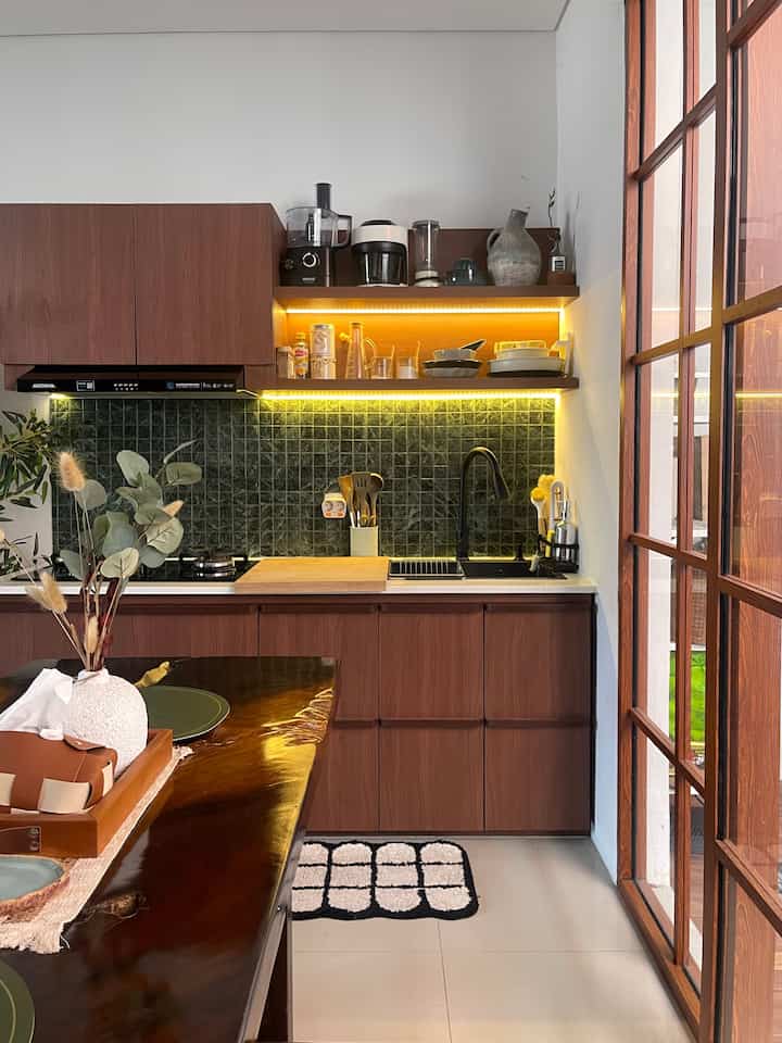 White walls and wood-tone kitchen cabinets in a modern, compact Japandi-style kitchen space