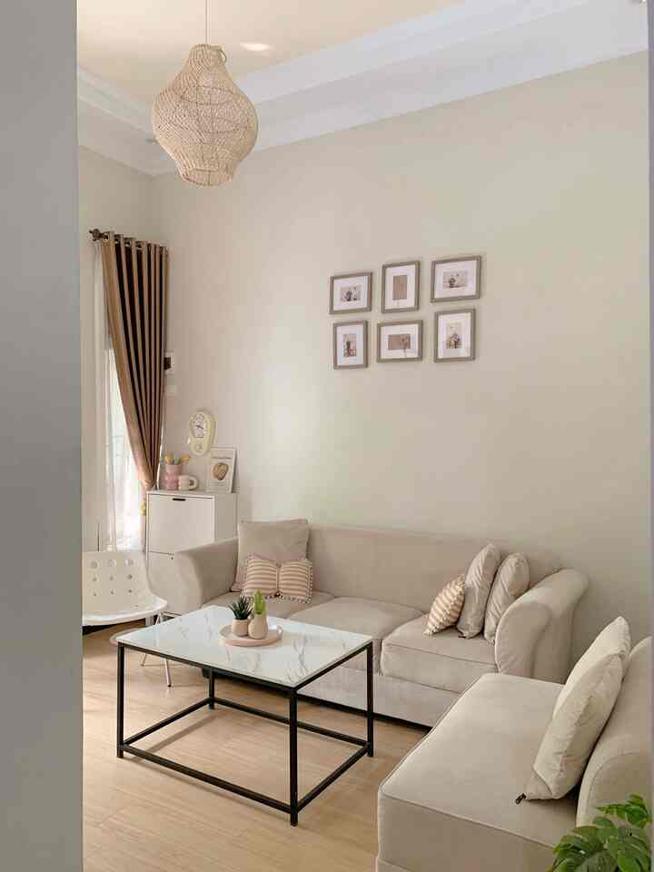 Selamat datang di ruang tamu mungil kami, ruang tamu kami berkonsep japandi mix korean dekorasi. Kami menyukai dekorasi warna-warna terang agar ruangan ini terkesan lebih lega. Ruang tamu kami adalah ruangan yang pertama kali kami dekor di rumah ini.

#livingroomstyling
#dekorasilivingroom
#livingroommakeover
#ruangtamu
#ruangtamuestetik
#homedekor