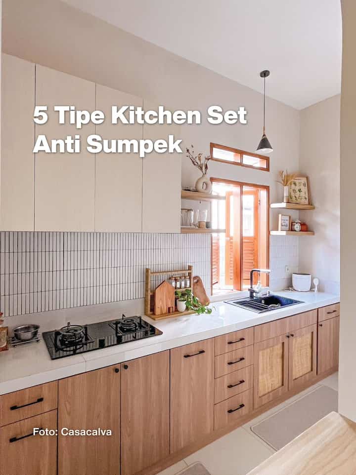 Cooking activities in the kitchen definitely require a comfortable kitchen. Well, you can really renovate your kitchen to look like this. Guaranteed to make you feel more at home in the kitchen. 

#tips #otips #house #housetips #dapur #dapurminimalis #kitchen #kitchenset