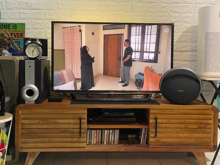 Full #entertainment #livingroom, sebagai #pusat dan jantung rumah, #ruangkeluarga di buat lebih #hangat dan penuh #kekeluargaan, agar semua anggota keluarga bisa #nyaman.