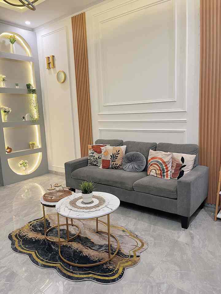 Styling decor living room ✨

Tips aku untuk membuat ruangan nyaman selain dekorasi yang simple juga yang paling penting adalah lighting. Karena lighting bisa menciptakan suasana yang nyaman dan warm. Di ruang tamu ini aku gunakan lampu warm white biar terkesan hangat. 

Tidak lupa juga kami tambahkan tanaman artifisial dan panjangan. Pemilihan warna sofa dan cushion juga memberikan daya tarik untuk mendekorasi livingroom.

Semoga menginspirasi 😊

#livingroomstyling
#dekorasilivingroom
#livingroommakeover
#ideruangtamu
#desainruangtamu 