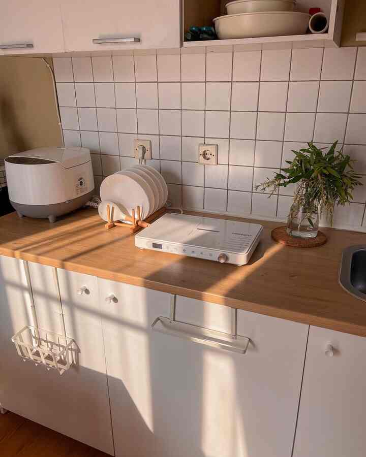 Perjalanan mewujudkan dream kitchen kami dengan budget terbatas.

Sebelumnya kami tentu mencari inspirasi survei baca review, sehingga kami yakin memilih kabinet dapurnya dari ikea yang knoxhult karena look nya sesuai dengan tema japandi yang kami usung dan harga yang affordable jg, perakitan tidak memerlukan jasa tukang dan jika nanti mau relayout dapur bisa di bongkar pasang lagi.

Knoxhult yang kami pilih berukuran panjang 180 cm. Karena dapur tidak begitu luas kami pun memilih menggunakan kompor induksi karena lebih compact tidak perlu melubangi kabinet dapur lg, setelah digunakan bisa langsung kembali disimpan.

Untuk menyelaraskan item didapur dipilih dengan warna senada putih dan kayu natural mulai dari piring, rice cooker, dan aneka printilan dapur lainnya.

Untuk kabinet atas dengan 3 pintu bukaan dari brand Pira. Adapun budget dapur impian kami ini kurang lebih 6 jutaan rupiah dengan rincian.

Ikea knoxhult 180 cm Rp.3.500.000,-
Pira Kabinet 3 pintu  Rp.555.000,-
Ikea fyndig Wastafel Rp.795.000,-
Keran angsa merek onda Rp.90.000,-
Penutup wastafel ikea lillviken Rp.90.000,-
Water trap ikea lillviken Rp. 300.000,-
2 Hambalan ace hardware Rp. 200.000,-
Keramik backsplash uk 30 x 30  Rp.450.000,-
Jasa tukang Rp.300.000,-
Pengiriman 200.000,-
Bahan lain lain (nat, semen, sealant,paku) 200.000,-

Rp.6.680.000,-

Hemat tetap bisa estetik bukan?
Semoga info ini bermanfaat.

#MydreamKitchen
#IdeDekorDapur
#DapurEstetik
#DapurMungil
#DapurLowBudget
