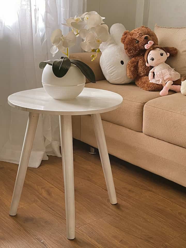 Livingroom 

Sebenarnya pingin banget makeover livingroom sini mau ganti cat tembok apa kasih wallpanel masih bingung 
Livingroom minimalis ini printilannya tidak terlalu banyak hanya ada sofa meja bulat kecil & drawer karena jarang ada tamu biasanya kalau ada sodara atau teman malah lebih nyaman duduk diruang tv atau belakang dapur 
Jadi livingroom ini memang aku bikin seminimalis mungkin semoga aku bisa makeover ruangan ini doakan ya teman2 

#livingroomstyling
#dekorasilivingroom
#livingroommakeover
#minimalis 
#homedecore
#roomdecore 