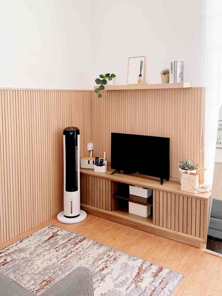 Before - after makeover livingroom
Ga kerasa udah 4bulan pasang wpc di livingroom, after pasang wpc kerasa banget bedanya ruangan jadi lebih warm dan cozy
Daan jadi spot fav ngonten juga pastinya karena bikin cerah ke hasil video 😅😅

#livingroomstyling #dekorasilivingroom #livingroommakeover 
#inspirasilivingroom #livingroomideas
#rumahmungil #ruangtamumungil #livingroommungil #rumahcluster #rumahkecil