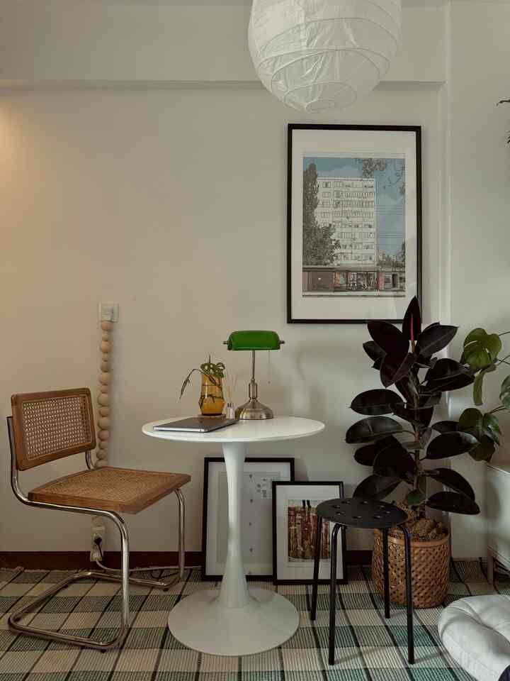 After some deliberation, we finally decided to use a table,
This round table measures 70cm in diameter, not too big, just open your laptop or table
dining table. Very suitable for rooms that are not too large ✌️😃.
.

#livingroomstyling 
#decoratinglivingroom
#livingroommakeover
#Tuesdayrapt


#roomdecor #apartmenttherapy #homedecor #smallspaces 