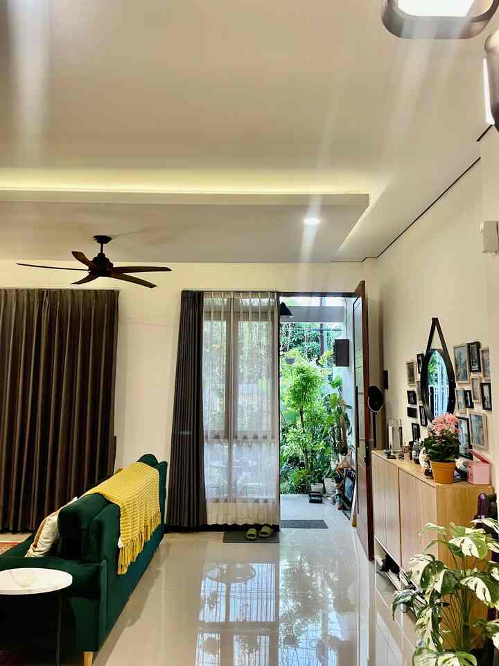 This is #entrance / #pintumasuk @diemdibumi. Here, we only have 1 access which is in #livingroom. #Terasrumah We provide tables and chairs to receive guests because this house does not have a living room. 

#homedecor #inspirasirumah #raksepatu #terrace #teras 

