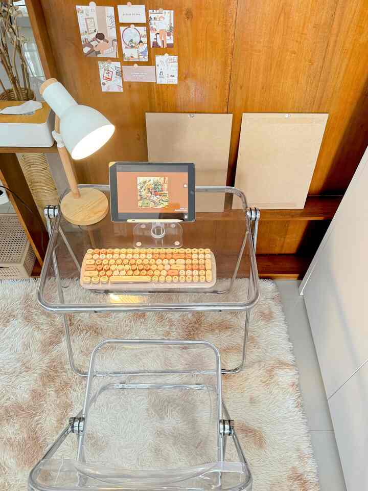 •Workspace - Portable Mini 💻🤎

Ruang kerja istri ini bersifat fleksibel, menggunakan perabot meja kursi portable sehingga mudah dipindah - pindah, dan bahkan terkadang dilipat untuk menghemat tempat 😄

#ideRuangKerja #RuangKerjaMinimalis #WorkSpace #HomeInspo #RuangKerja #DeskSetup #RoomInspo