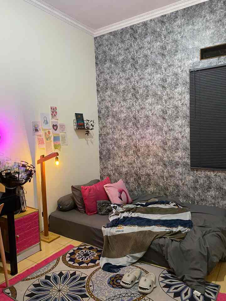 Kamar tidur anak 

Bedroom kaka (si sulung) banyak cara menciptakan suasana nyaman di kamar salah satunya dengan dekorasi, diruangan ini temanya masih dari semi industrial bedanya ada beberapa sentuhan pink warna favoritnya dan khasnya anak perempuan. Beberapa dekorasi dibeli online dengan budget yang friendly 

#BedroomStyling
#DekorasiKamarTidur 
#MakeoverkamarTidur
#DecorLowBudget
#tempattidurlesehan
#InspirasiKamaranakperempuan
#Kamartiduranakestetik
