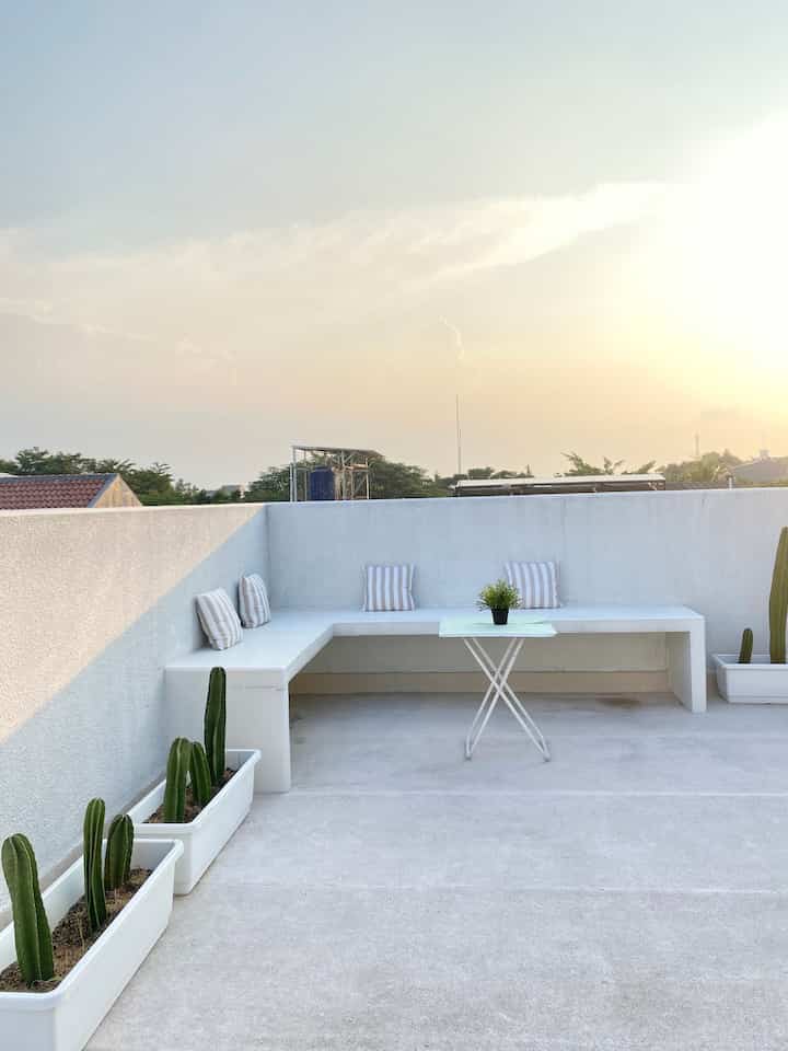 hai teman online house of chel selamat datang di rooftop kami.. yuk nikmati anugerah ciptaan ALLAH SWT dengan bersantai ditemani matahari sore ❤️ 

#Rooftop
#dekorasirooftop
#rumah
#idedekorrooftop
#rumahmediterania
#houseofchel