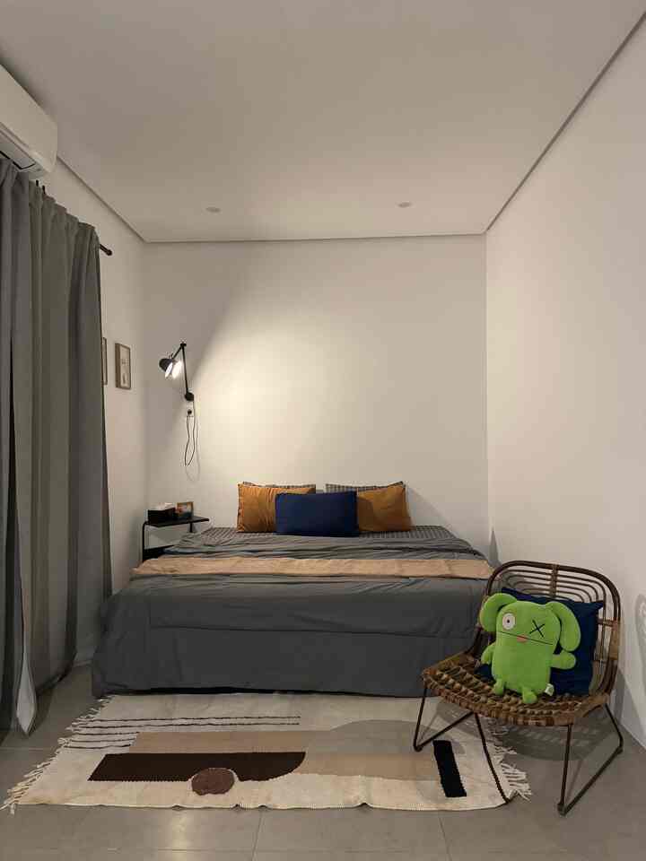 Kamar sederhana tempat kami singgah setelah sibuk bekerja seharian 🙂
#rumabatari #bedroomstyling #dekorasikamartidur #makeoverkamartidur #kasur #kamartidur #estetik #dipan