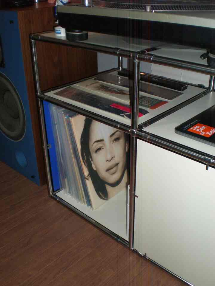 Kadang memperhatikan detail barang yang sudah kita impi-impikan sejak lama membuat kita merasa bersyukur karna telah berhasil mewujudkannya. *foto ini diambil menggunakan camera digital Olympus tahun 2007 😁🙏🏻 
#kostestetik #minimalis #kost #kamarkost #mydreamkost #idedekorkost