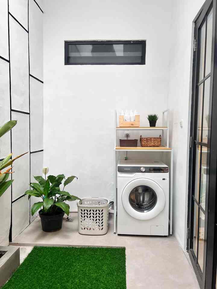 Laundryroom dirumahku
Berukuran 2x4 meter letaknya di belakang dapur, masih sederhana dengan rak mesin cuci. Jemuranku pakai jemuran lifting. Semoga nanti bisa bikin laundryroom yang cantik dengan kabinet yang fungsional.


#laundryroom
#inspirasilaundryroom
#desainlaundryroom
#laundryroominspo
#mesincuci
#jemuran
#rakmesincuci