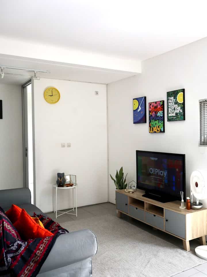 Suasana livingroom dengan konsep menuju mid-century modern. 

#livingroom #dekorasiruangtamu #inspirasiruangan #dekorasirumah #ceritarumah #midcentury #modern 