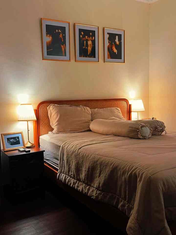 Khusus buat kamar tidur, sebisa mungkin ga perlua banyak pernak-pernik. cukup dengan barang yang kita butuhkan biar mata tetep nyaman selama aku beristirahat

#bedroomstyling
#dekorasikamartidur
#makeoverkamartidur
#susanakamartidur
#kamartidurnyaman