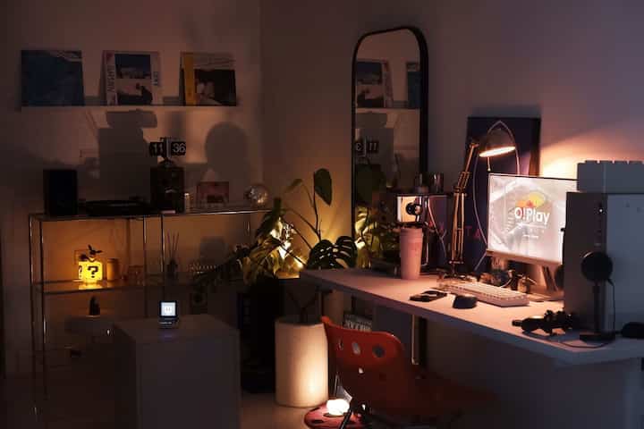 ANOTHER VIEW OPEN SPACE ✨
-
Kelebihan rumah yang memiliki open space adalah semua yang didekor terlihat dengan seksama dan lebih lega dalam melakukan aktifitas diruangan. Meja Kerja bersampingan dengan sudut vinyl records
-
Suasana malam yang membuat vibesnya berasa dengan beberapa lampu warm light yang menjadi lampu utama ketika malam


#openspace #rumah #minimalist #nightvibes #angkahouse #45sqm #rumahpribadi #decor #homedecor #dekorasilampu #rumahidaman